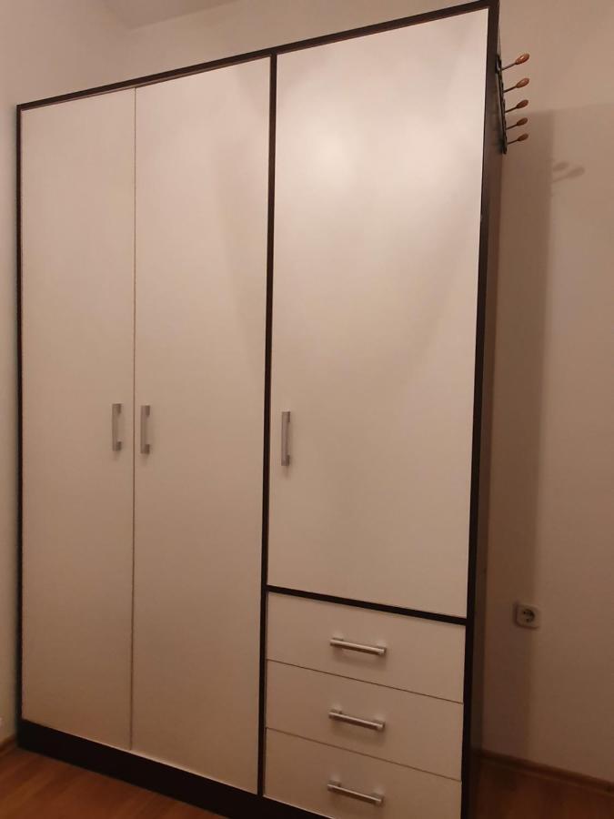 Stan Na Dan Prnjavor, Gajba U Centru Appartement Buitenkant foto
