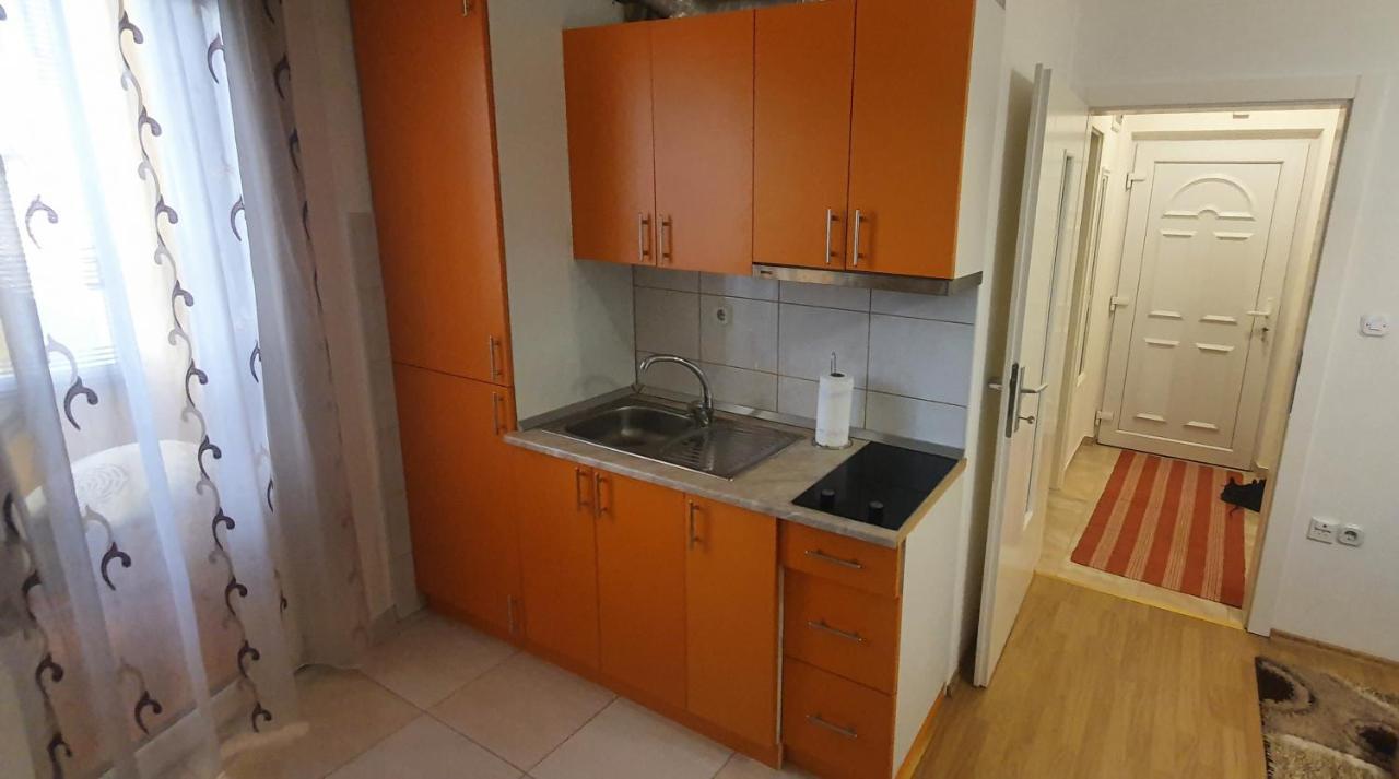 Stan Na Dan Prnjavor, Gajba U Centru Appartement Buitenkant foto