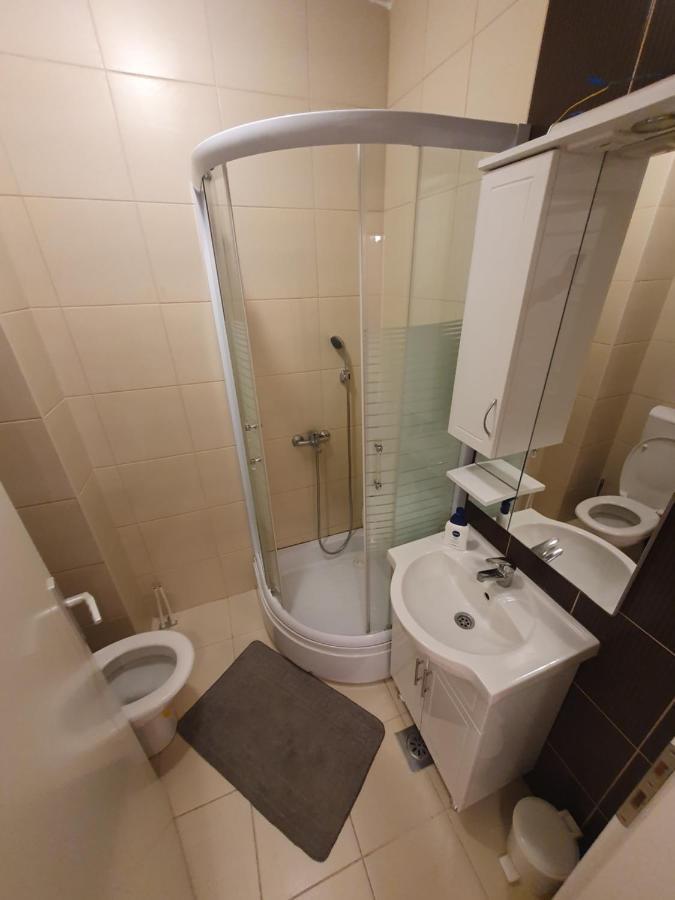 Stan Na Dan Prnjavor, Gajba U Centru Appartement Buitenkant foto