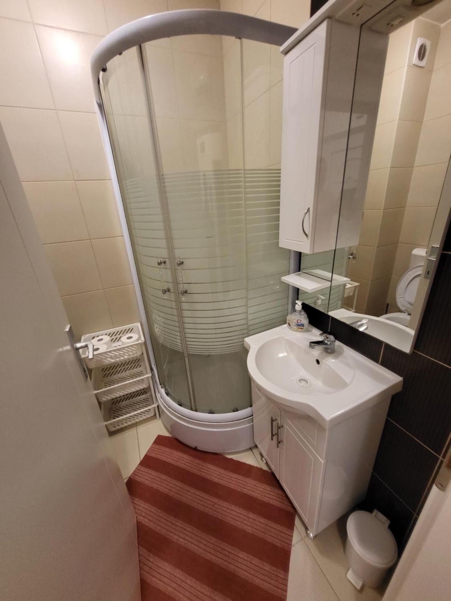 Stan Na Dan Prnjavor, Gajba U Centru Appartement Buitenkant foto