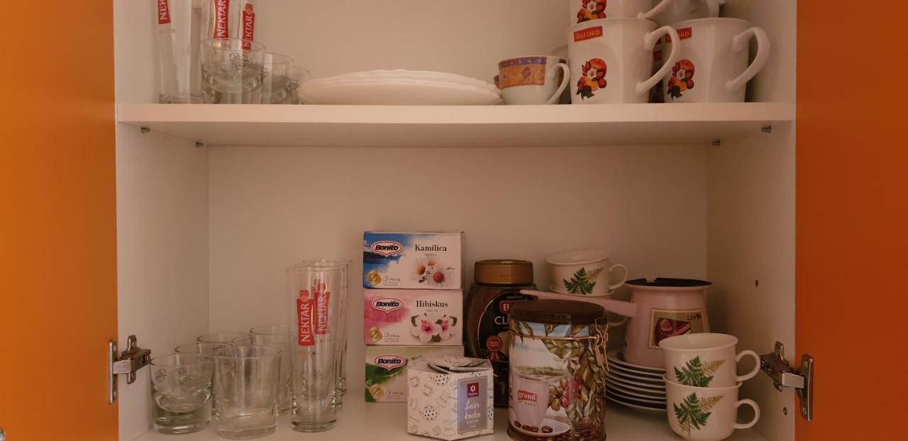 Stan Na Dan Prnjavor, Gajba U Centru Appartement Buitenkant foto